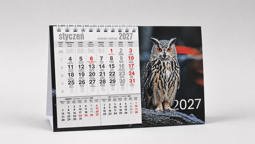 Kalendarz biurkowy 2027 z kalendarium na spirali - widok z przodu